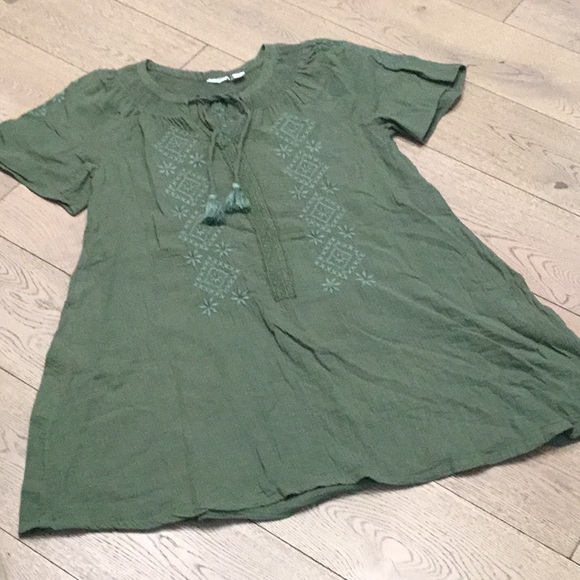 Lucky Brand Dresses & Skirts - Woman’s Lucky Brand moss green crinkle cotton embroidered dress. Medium. Cute!